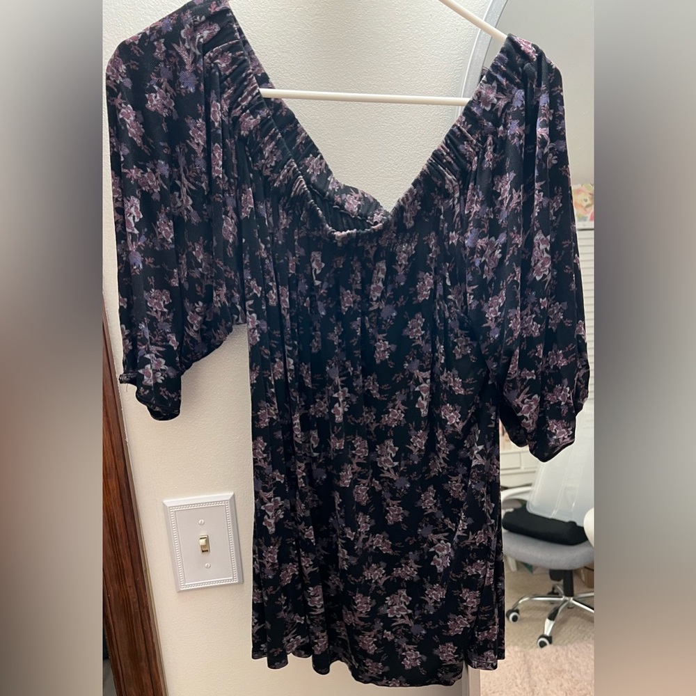 Blouse, top, great condition, medium, black, purple, Deletta